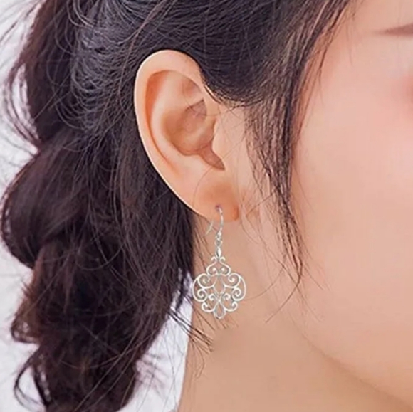 👂🏻 Victorian Baroque Filigree Earrings - Picture 2 of 4